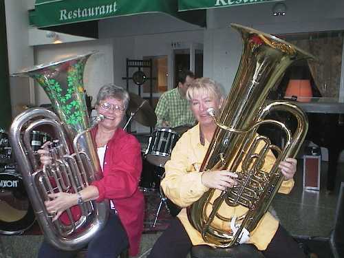 Tuba-tjejerna